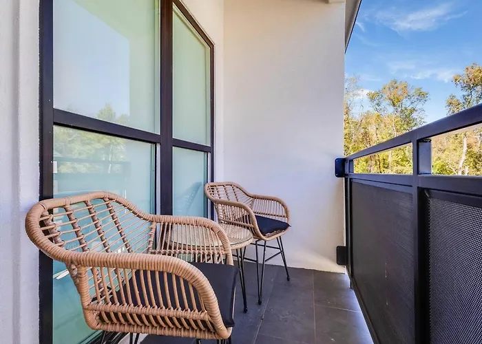 Designer Townhaus River Ranch & Hospitals *