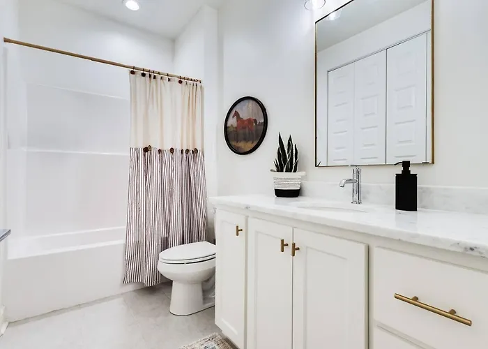 Designer Townhaus River Ranch & Hospitals *